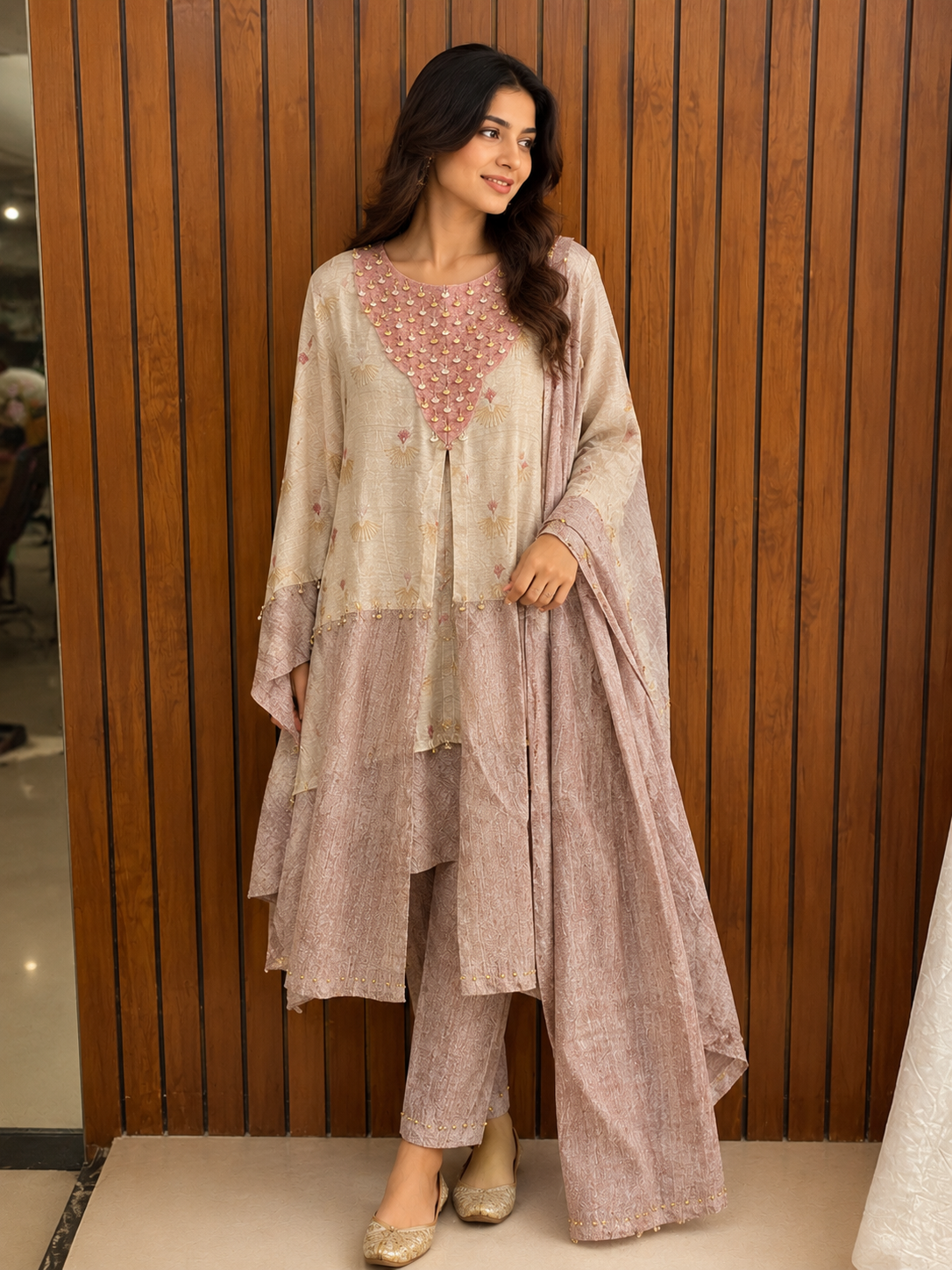 Asymmetric cape with a straight pant — Jute linen, front view